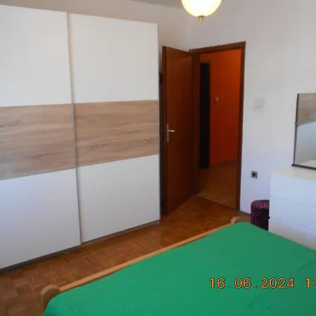 Sunset Lina Apartman *